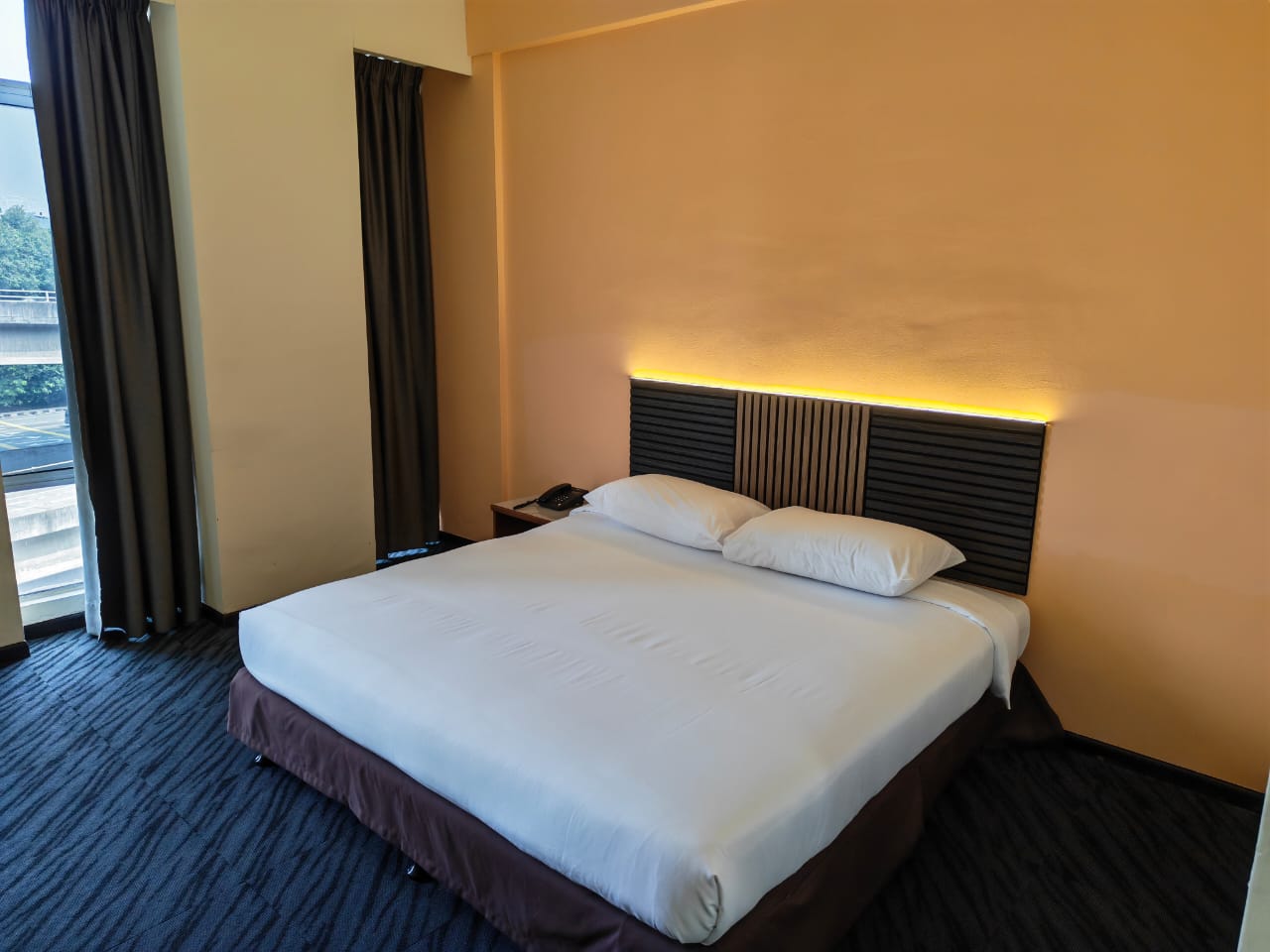 Superior Room — Double-bed layout