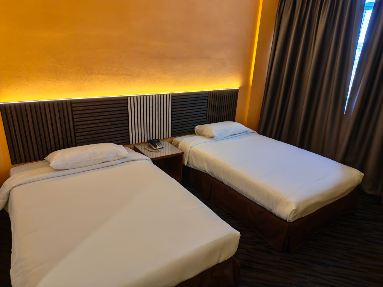 Superior Room — Twin-bed layout