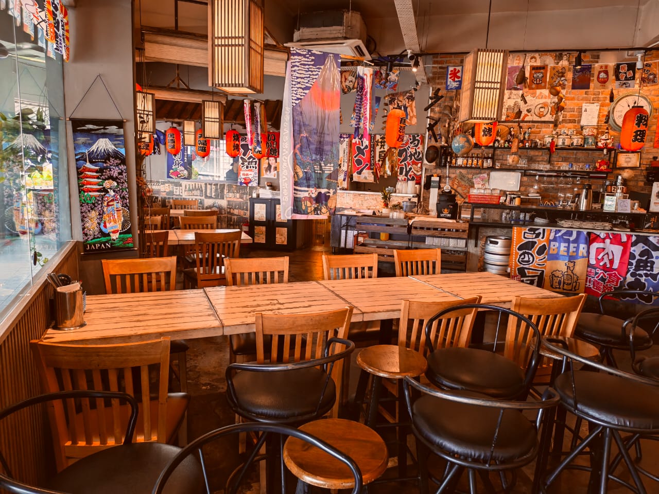 Yakitori Haki dining interior